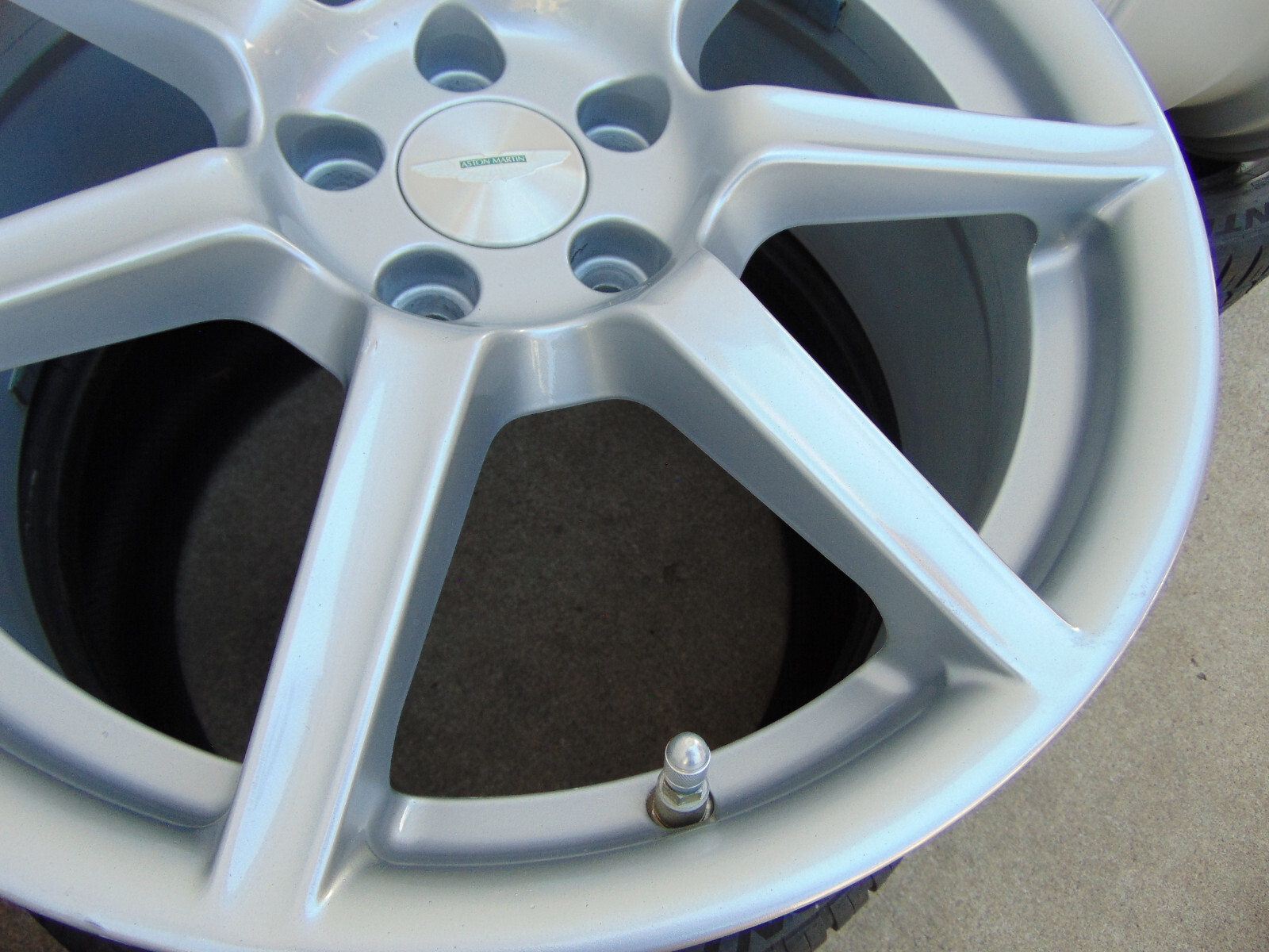 1 USED Silver OEM Aston Martin Vantage 19X8.5 Rim & TPMS 6G33-1007 FREE SHIPPING