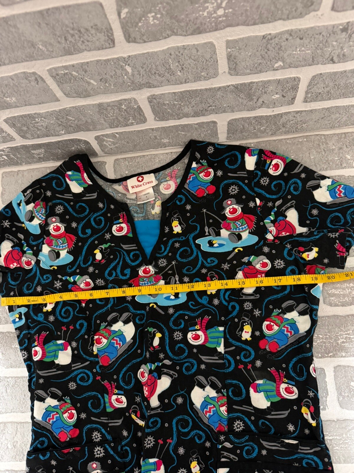 Scrub Top White Cross Women’s Small Snowman Christmas Print