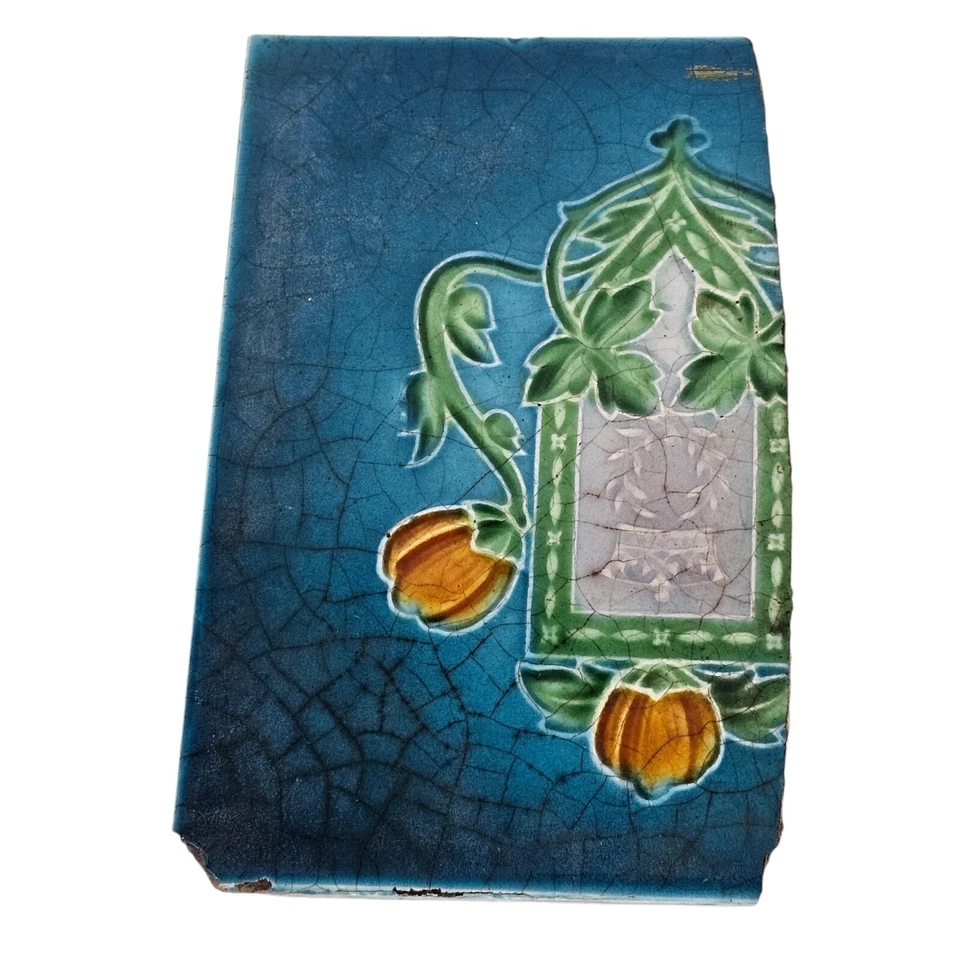 Azulejo turquesa mayólica Art Nouveau XXX Inglaterra corona y vid floral 2 azulejos Foto 3 de 4