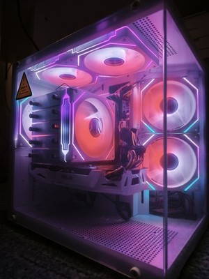 White Magic Cube RGB Gaming PC 22Kern 44T 32GB RAM NVIDIA Window 11