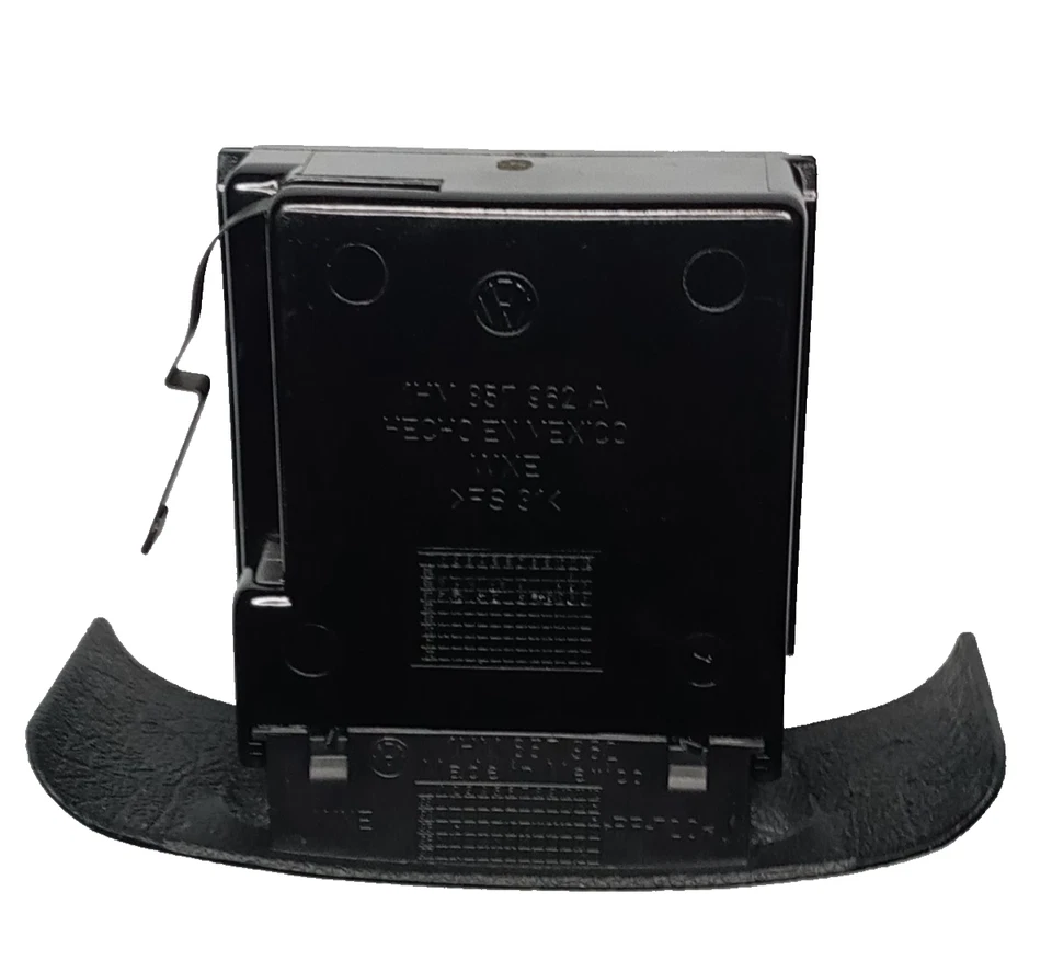 94 95 96 97 98 MK3 CABRIO GOLF JETTA VW CONSOLA CENTRAL TRASERA CENICERO INFERIOR NEGRO Foto 3 de 4