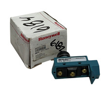 HONEYWELL BME6-2RN / BME62RN LIMIT SWITCH / TOP PLUNGER L324 L101 NSMP *READ