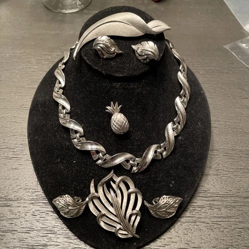 Lot Of Vintage Silver Tone Metal Trifari Marked Jewelry 1950S 1960S