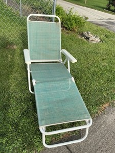 Vintage Folding Chaise Lounge Lawn Chair Green Vinyl Mesh White Tubing Frame