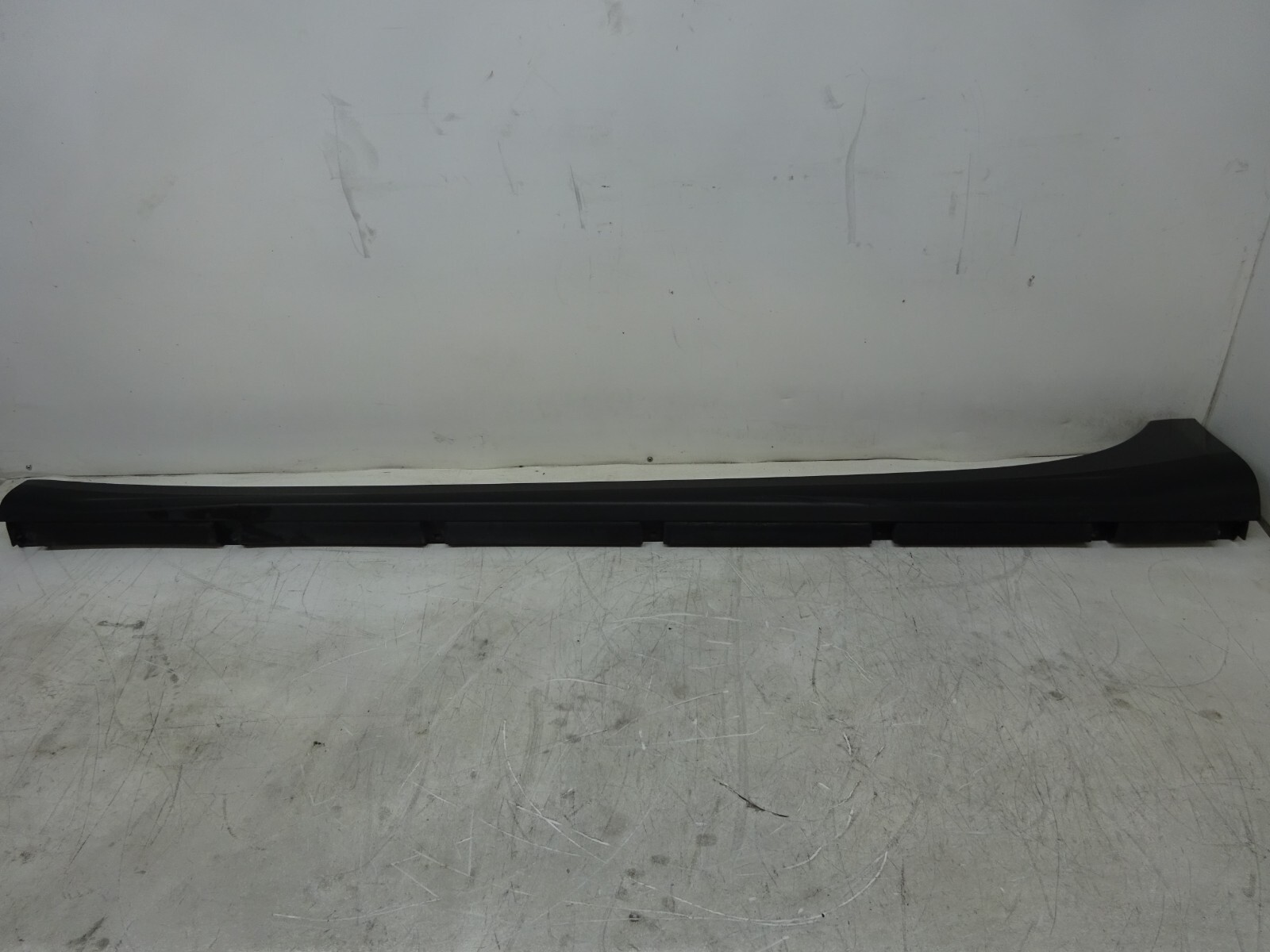 2014-2017 Maserati Ghibli Left Rocker Skirt Molding Trim Panel Gray OEM DE240259