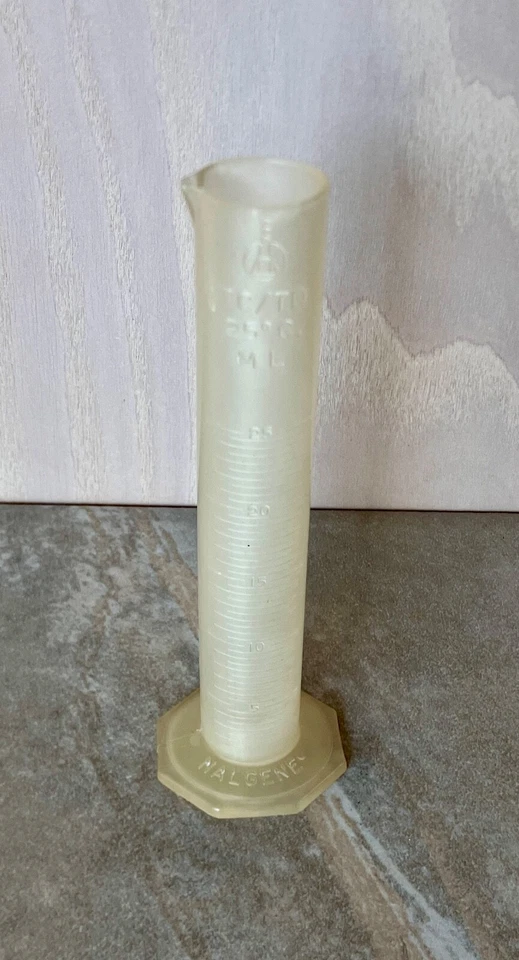 25 ml NALGENE CILINDRO GRADUADO ECONOMÍA PP Foto 2 de 4