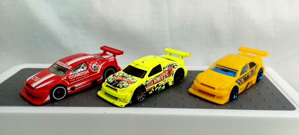 Hot Wheels Amazoom Lot Of 3 Die Cast