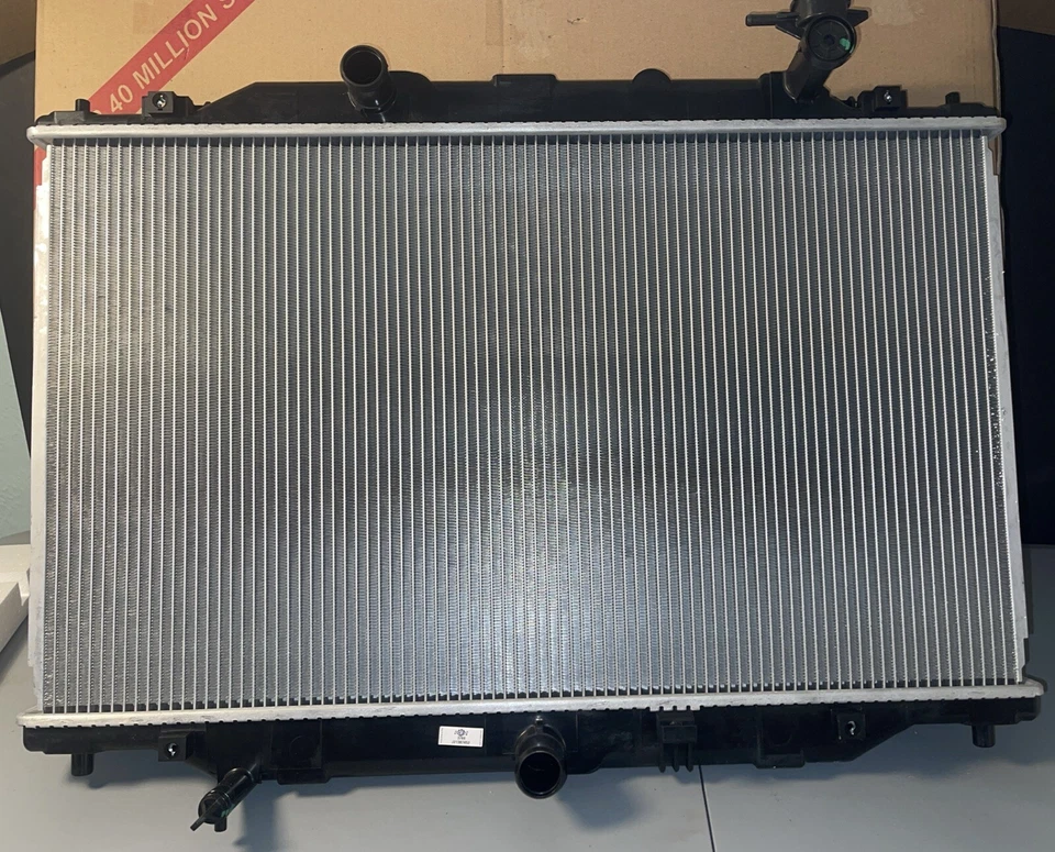 Radiador CSF RAD3020 Toyota Tundra/Sequoia 2014-20 | 4,6 L/5,7 L V8 Foto 3 de 3