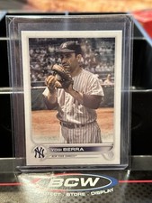 2022 Topps Update Series - Legend Variation #US8 Yogi Berra