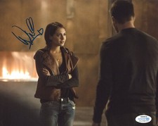 Willa Holland Arrow Autographed Signed 8x10 Photo ACOA