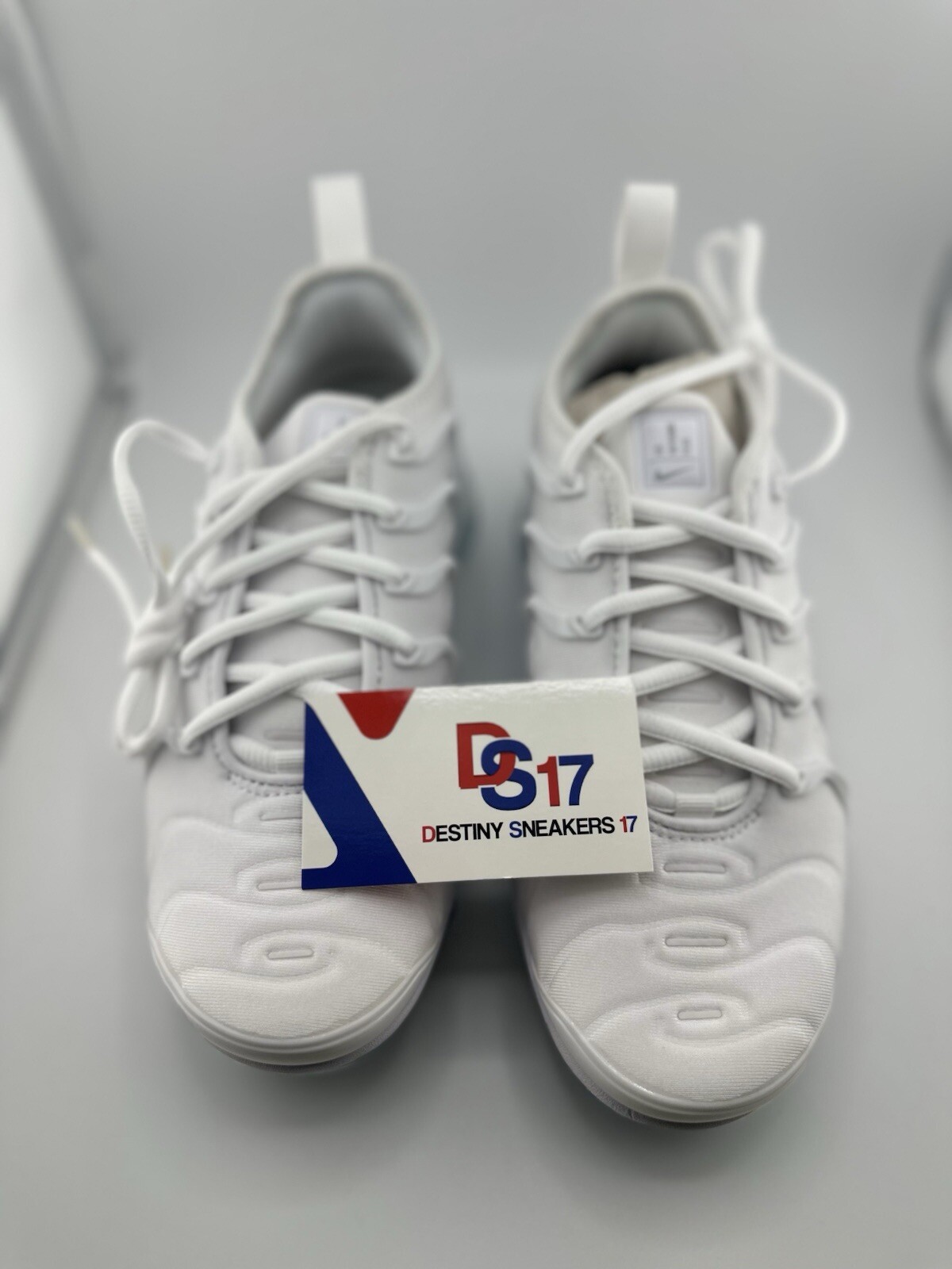 white vapormax plus size 6