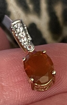 Anhänger 9 kt Gold (10 kt) Feueropal (0,90 kt) und weißer Zirkon Neu mit Etikett