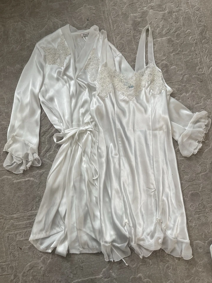 Donatella Camisón Satinado Años 90 Vintage Linea L Delicado Encaje Ribete Lencería Foto 2 de 4