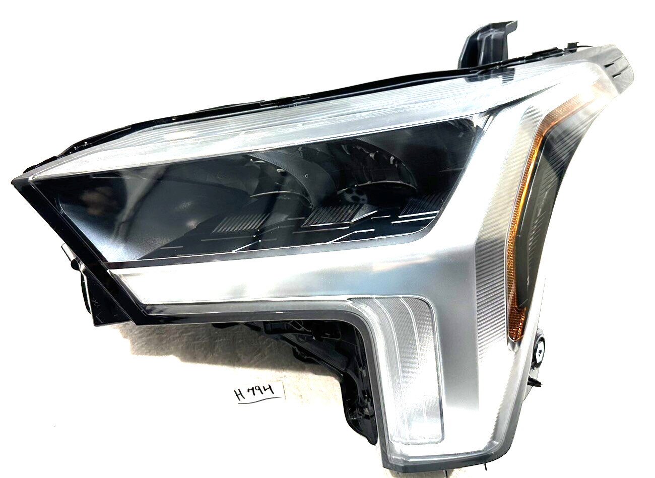 2022 2023 2024 TOYOTA TUNDRA HEADLIGHT OEM LED LEFT DRIVER SIDE