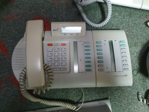 Nortel M7324N System Telephones X 4 - Picture 2 of 6