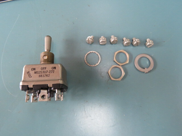 CUTLER HAMMER MS25307-272 Qty of 1 per Lot TOGGLE SWITCH, DPDT 