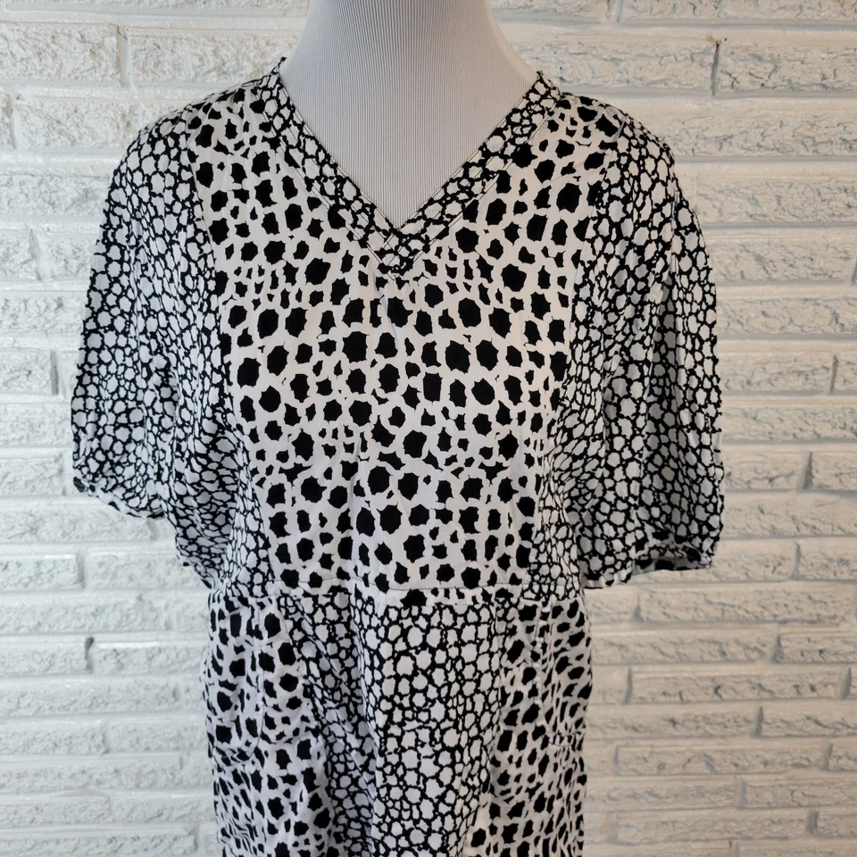 Blusa Médica Urbane Unisex Extra Grande XL Negra Blanca Acuarela Algodón Ligera Foto 3 de 4