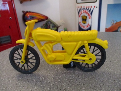 VINTAGE GAY TOYS YELLOW MOTORCYCLE AND GREEN MOTORCYCLE WITH RIDER - Picture 6 of 8