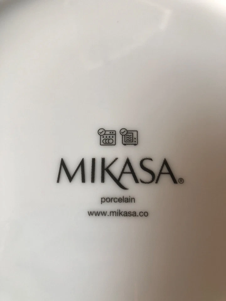 Mikasa Clovelly 26cm dinner plates x 4 - Image 3 of 3