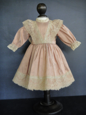 Poupée en chiffon Sonia avec des couettes marron | Poupée classique faite main