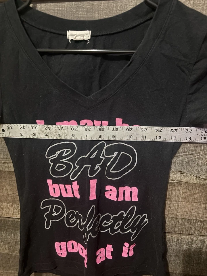 Camiseta Y2k I May Be Bad Spellout Cuello en V Talla S Negra Rosa Brillo Streetwear Edgy Foto 3 de 4