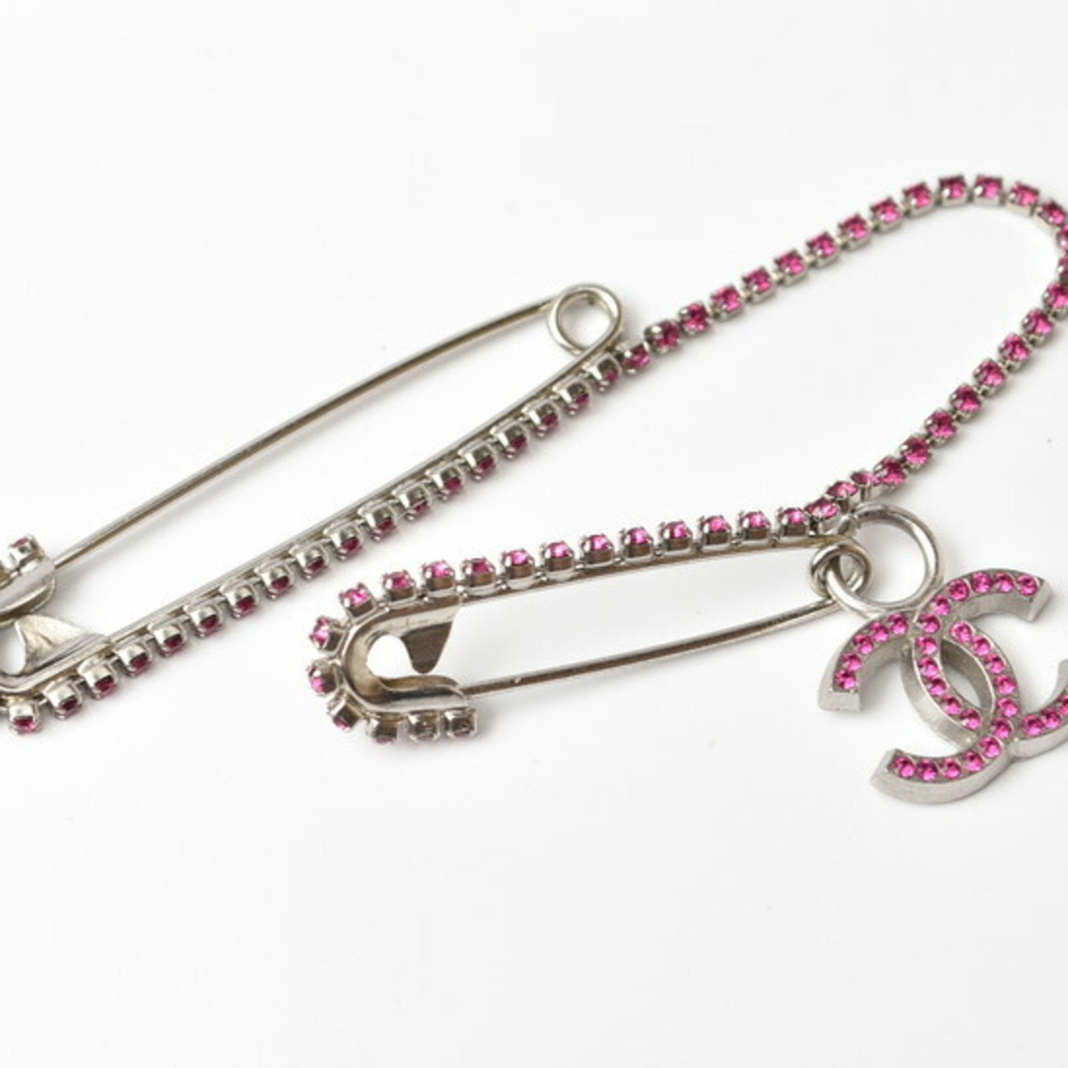 シャネル　ロゴマークのピン CHANEL Gold Plated CC Logos Rhinestone Vintage Pin Brooch