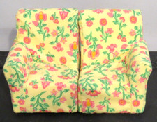 Divano 2 pezzi Fisher Price Loving Family casa delle bambole arredamento giallo floreale 2006