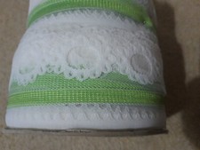  BELLISSIMO PIZZO NOTTINGHAM VERDE LIME E BIANCO 15 METRI X 70 MM.