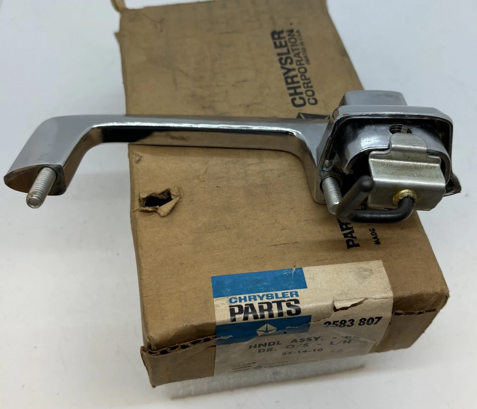 Manija de puerta exterior trasera izquierda Plymouth Valiant Dodge Dart 1967-1968 2583807 nuevo de lote original Foto 4 de 4