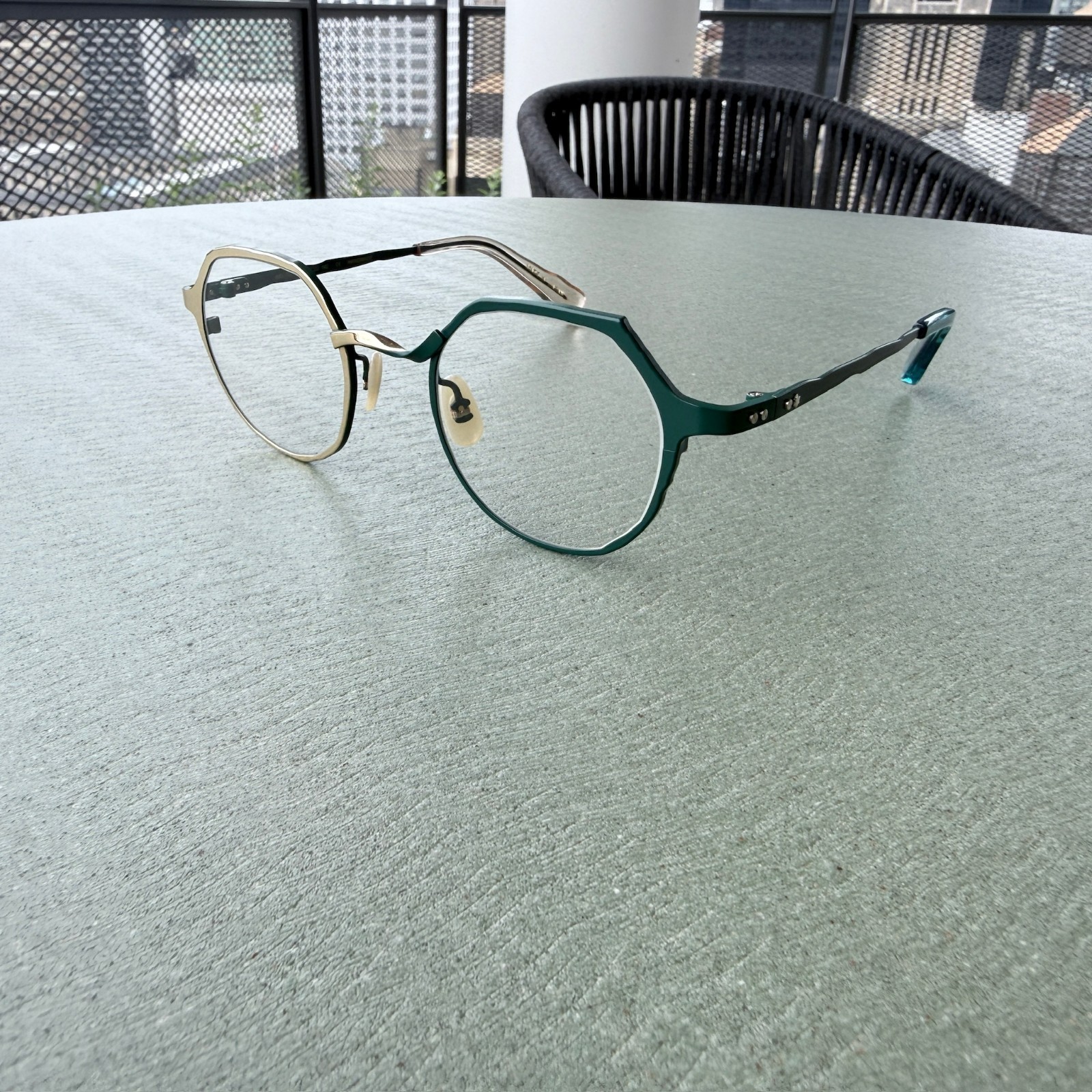 Color: No.6 Gold - Green