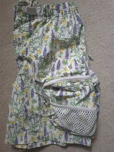 NIKE ACG SNOWGRASS FLORAL CARGO SHORTS MEN/UNISEX (S/M) - Picture 5 of 13