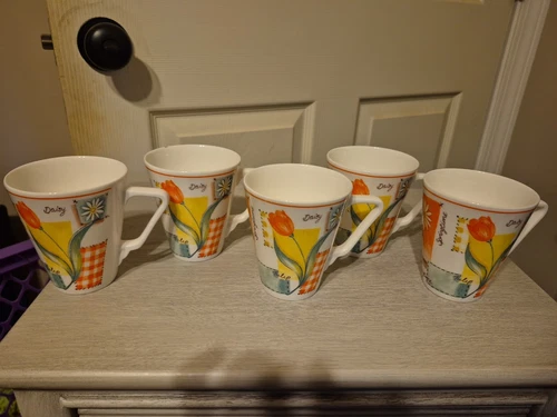 Vintage Queens Daisy Set Of 5 Coffee Cups 