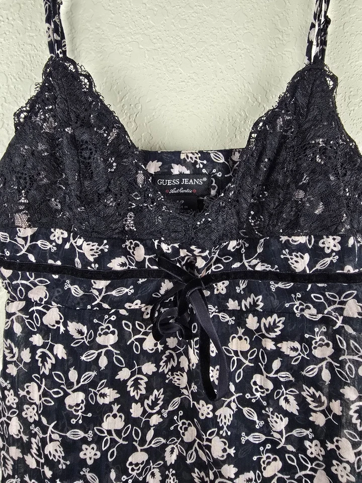 Pantalones de mezclilla True Vintage y2k Guess negros encaje floral cami top terciopelo moño detalle S Foto 3 de 4