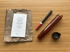 Croce Nera THE RITUAL CIG - Vinile rosso, bianco e nero G10 / bachelite rossa
