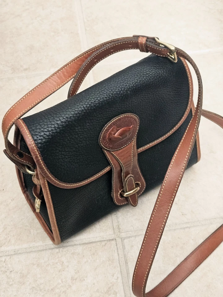 Vintage Dooney & Bourke Essex All Weather Leather Crossbody Dark Blue & Tan Med. - Image 3 of 4