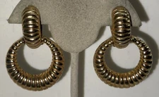 Ciro Signed Vintage Gold Tone Door Knocker Clip On Earrings HM-59