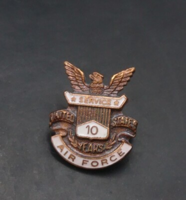 Kleines Vintage emailliertes US Air Force Civilian 10 Years Service Badge. 