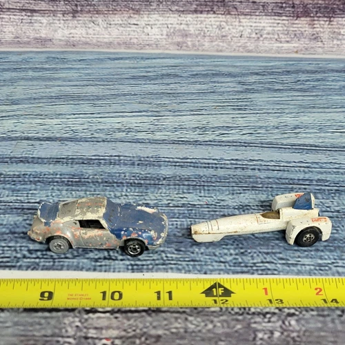 Vintage 2 pieces Hot Wheels airplane,Porsche has imperfections