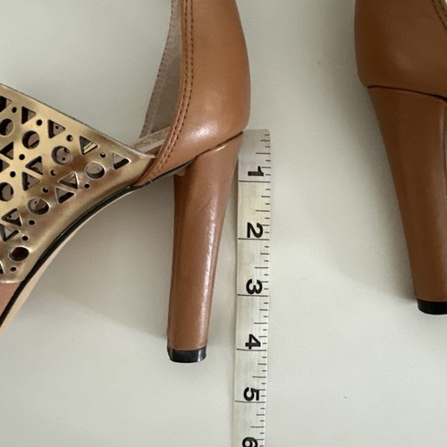 Vince Camuto Okeli tacco in pelle oro taglia 7 con cinturino - Foto 9 di 10