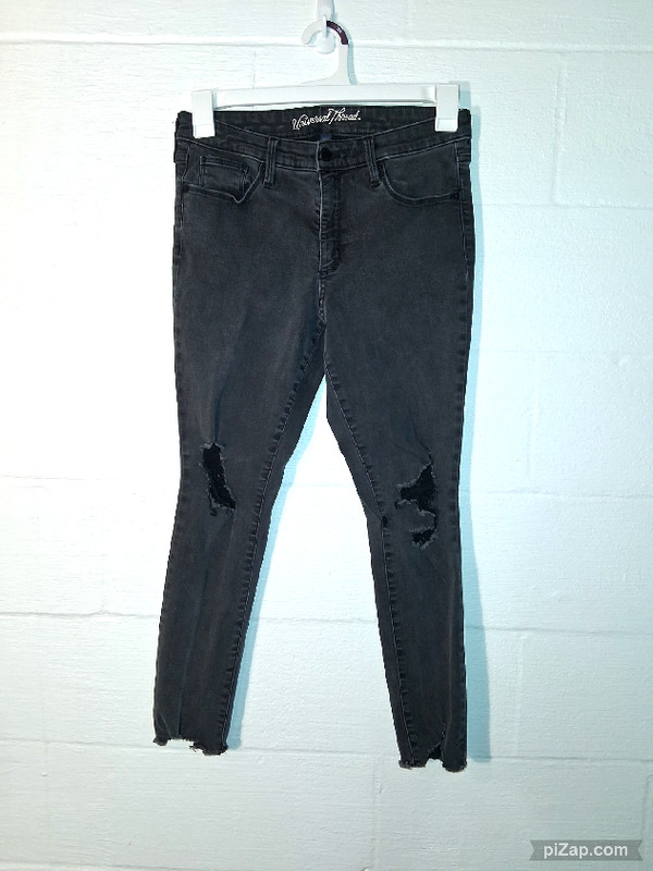 Universal Thread Women's Size 8 Black Distressed Stretch Skinny Denim Jeans