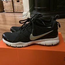 Nike Youth Downshifter 7 Sneakers EUC Worn Once Black Size 4.5 Y