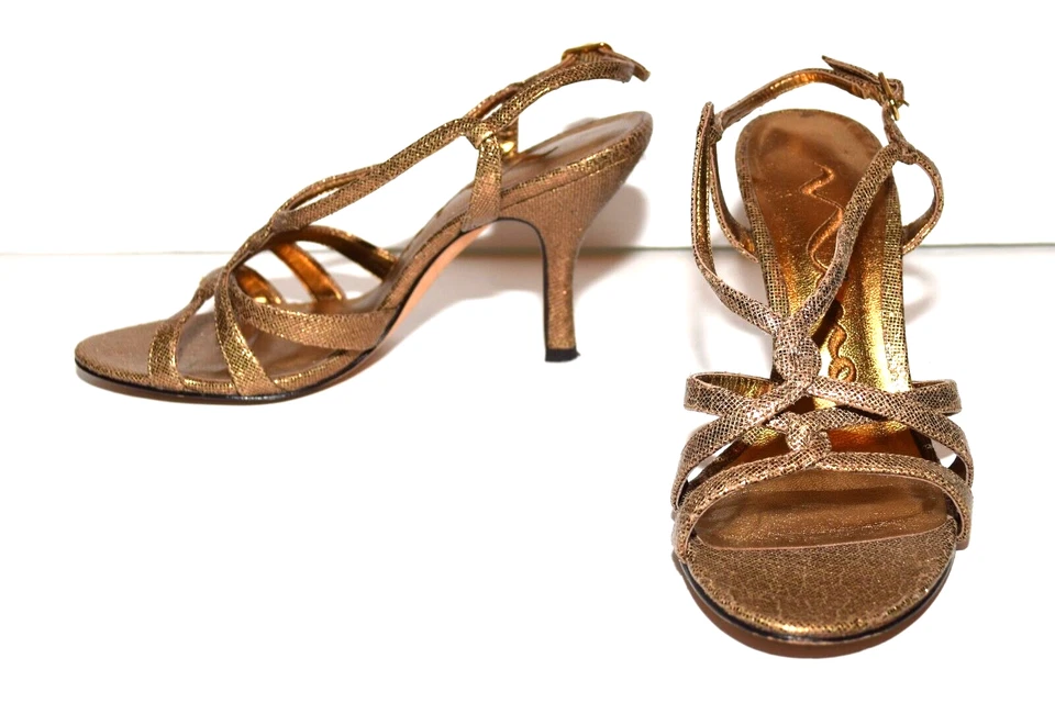 Tacones Nina Gold Metallic con tiras punta abierta hebilla ajustable talla 6 M Foto 2 de 4