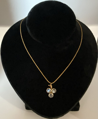 Antiker Anhänger 9 kt Gold 3 x Mondstein Kleeblatt mit 9 kt Goldseil Kette