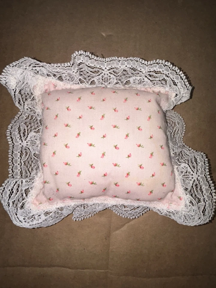 Винтажный розовый цветочный бахрома кукла кровать комплект тела подушка, одеяло и подушка - Изображение 4 из 4