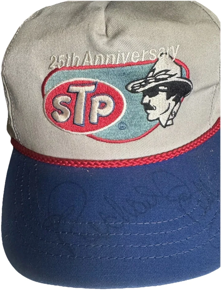 STP Snapback Trucker Hat Signed by Richard Petty Read Foto 2 de 4