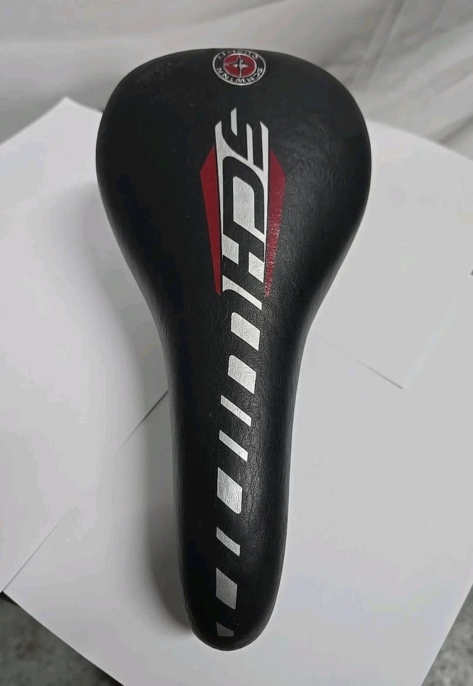 Сиденье велосипедное Schwinn 10 дюймов гоночное для горного велосипеда горного велосипеда серое черное красное - Изображение 3 из 4