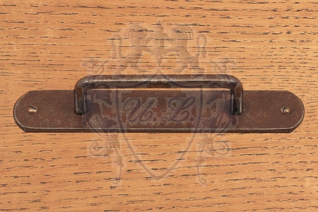 FM019: La Tradizione del Ferro Forgiato per le tue Porte Classiche