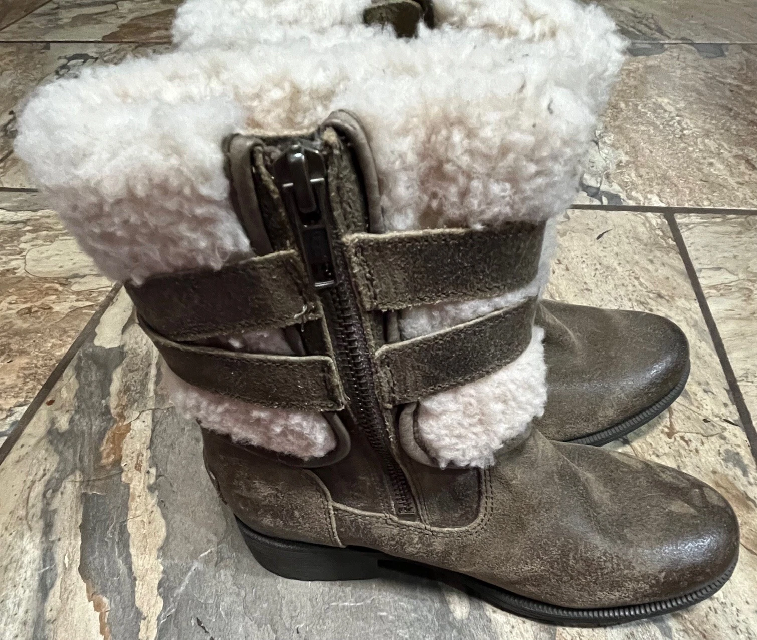 Stivali UGG Australia Blayre III 1095153 pelle marrone fibbia shearling taglia 6