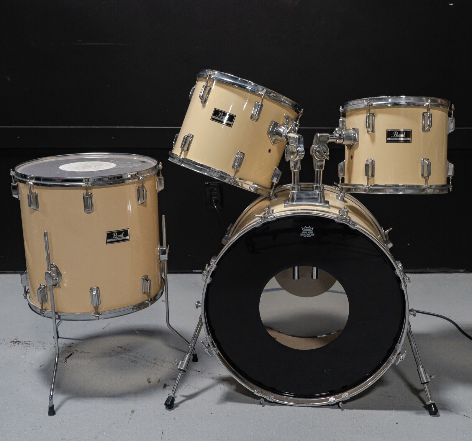 Pearl Forum Series Drum Kit - Kick / Rack Tom (x2) / Floor Tom - Aged White