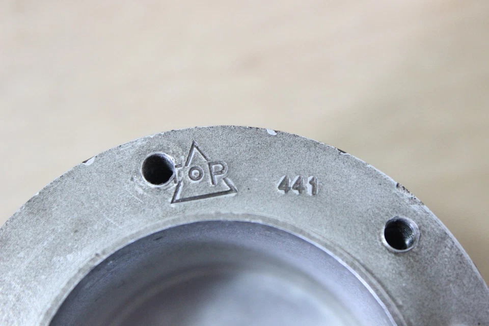 Volante Momo Boss Solid Hub 441 Toyota Corolla 72 KE20 KE25 TE27 de colección Foto 3 de 4